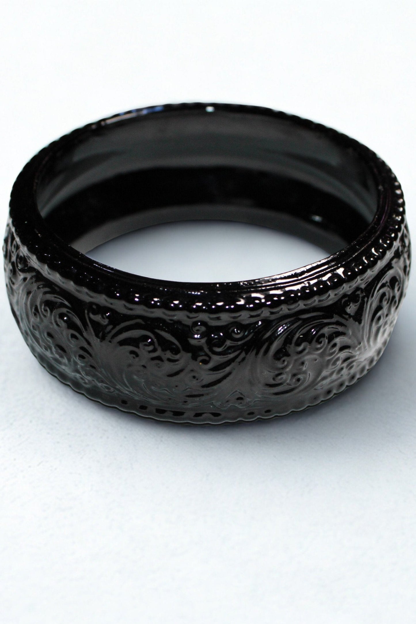 Midnight Carve – Black Lacquerware Bangle