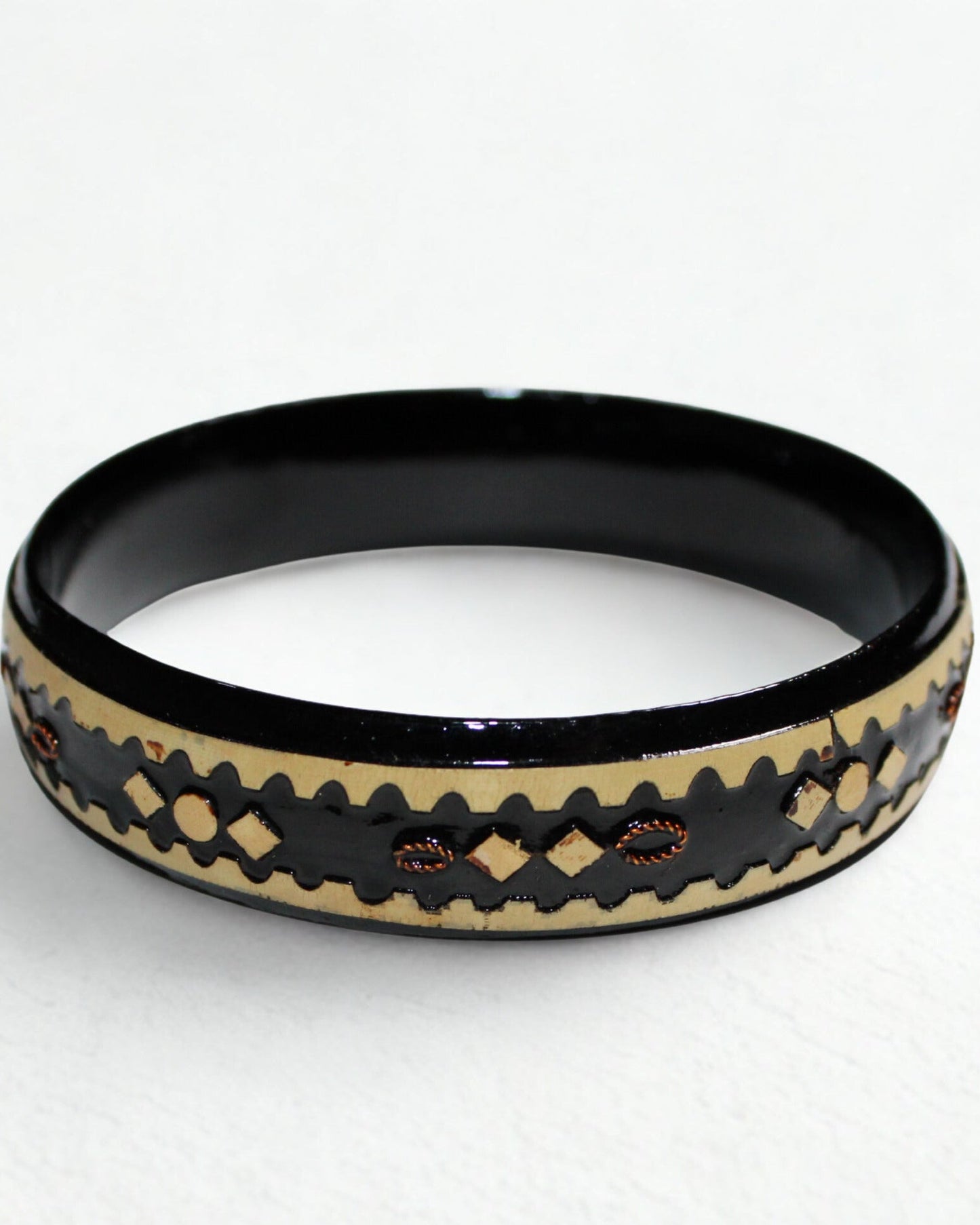 Nomad Rhythm – Black & Beige Lacquerware Bangle