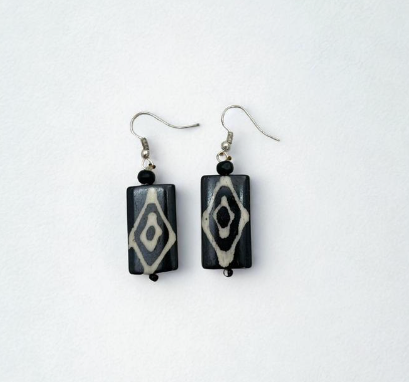 Handcrafted Black Bone Earrings – Diamond Pattern