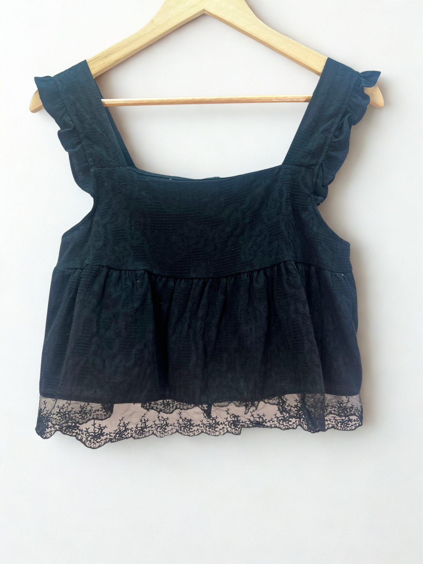 Noira – Black Ruffle Strap Blouse with Lace Hem
