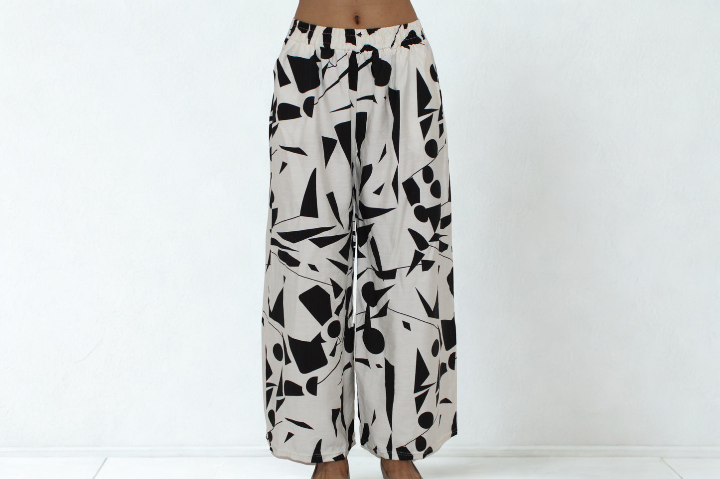 100% Cotton Abstract Art Wide-Leg Pants – Black & White