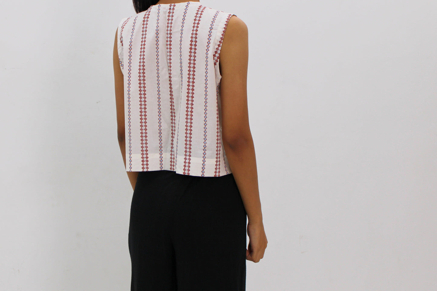 Zarela – Embroidered Cotton Crop Top