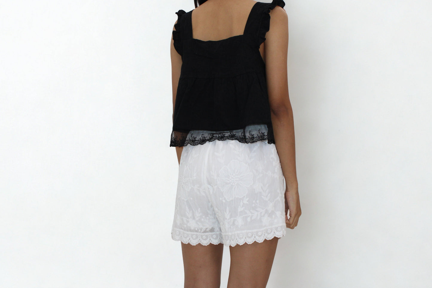 Luna Embroidered Lace Shorts – White