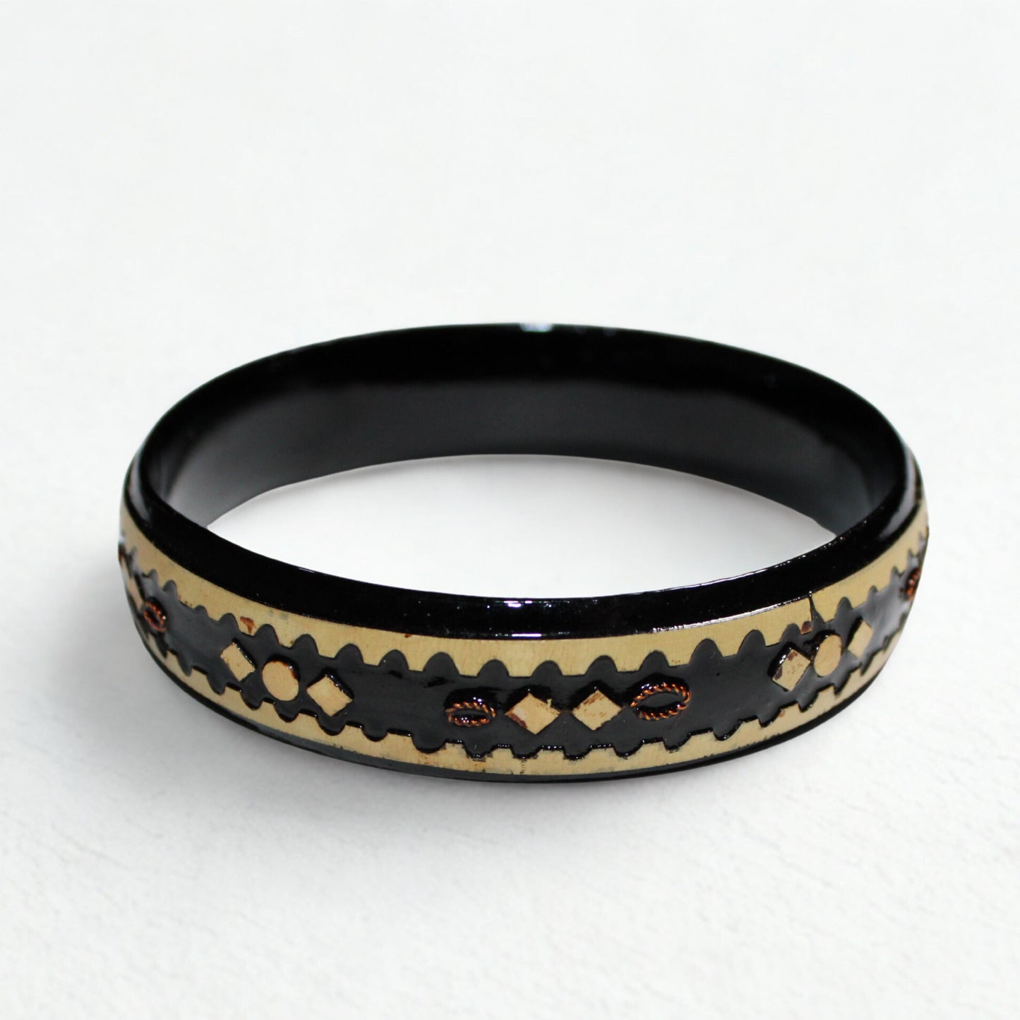 Nomad Rhythm – Black & Beige Lacquerware Bangle