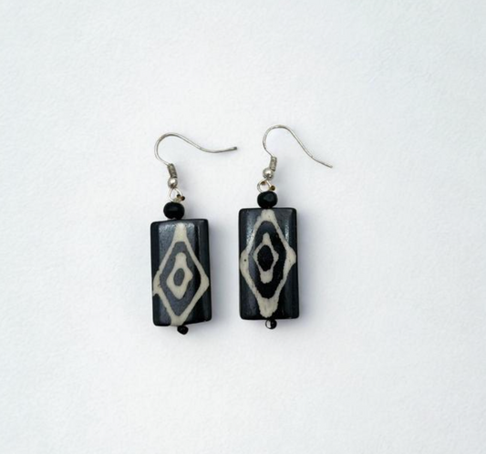 Handcrafted Black Bone Earrings – Diamond Pattern